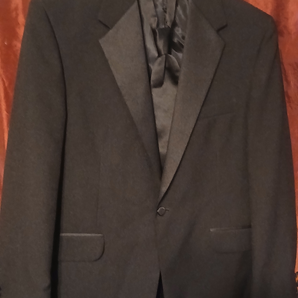 FORMALWEAR International Classic Black Men's Tuxedo Jacket W/a Free Satin Tie!